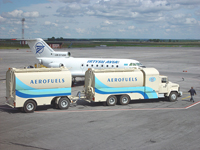 Заправка ЯК-40 авиакомпании «Иртыш Авиа»